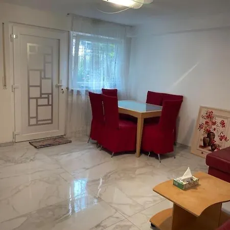 Apt. Sims Bei Stuttgart Flughafen/metzingen 2-6 Person Apartmán