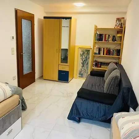 Apt. Sims Bei Stuttgart Flughafen/metzingen 2-6 Person Apartmán