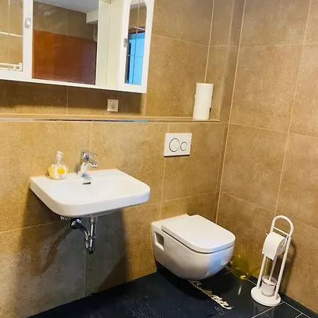 Apt. Sims Bei Stuttgart Flughafen/metzingen 2-6 Person *