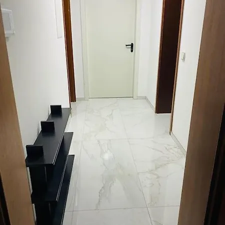 Apt. Sims Bei Stuttgart Flughafen/metzingen 2-6 Person Apartmán